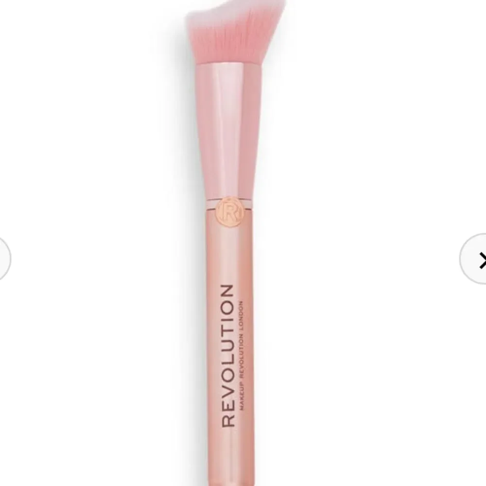 Revolution‎ Beauty Create Your Look Blush & Glow Brush